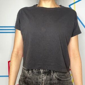 Lululemon Cates Tee in Black